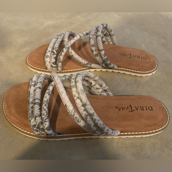 Diba Shoes - Picture 2 of 8